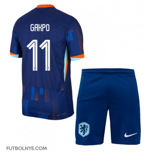 Camiseta Países Bajos Cody Gakpo #11 Visitante Equipación para niños Eurocopa 2024 manga corta (+ pantalones cortos)